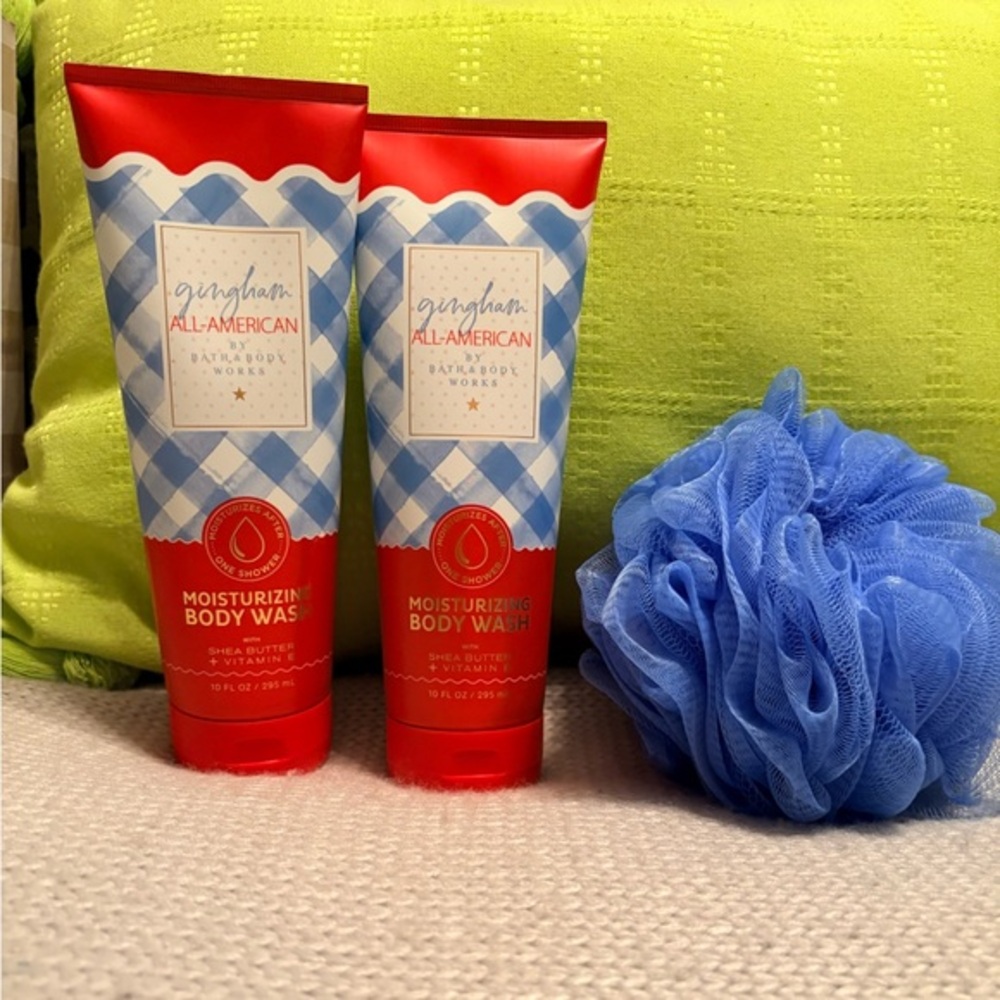 Bath & Body Works Gingham All American Body Wash and Loofah Sponge